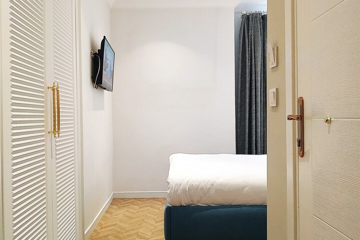 Room 14 of 32