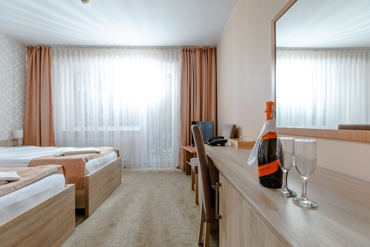 Room 7 of 32