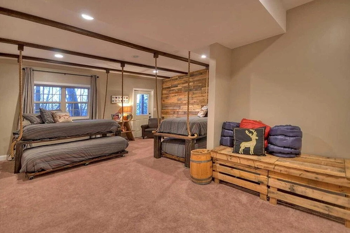 Room 4 of 27
