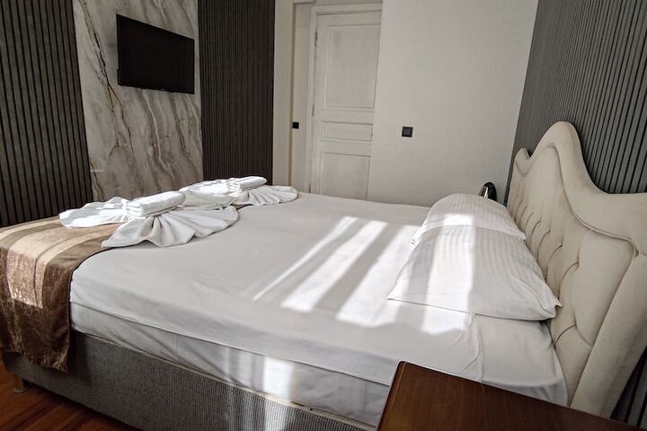 Room 26 of 104