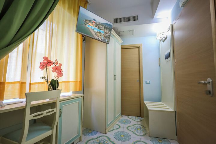 Room 13 of 45