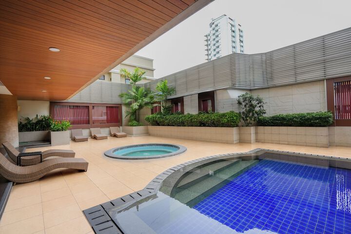 Hotel Pool