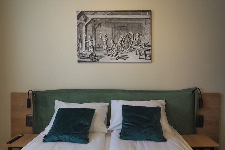 Room 5 of 74