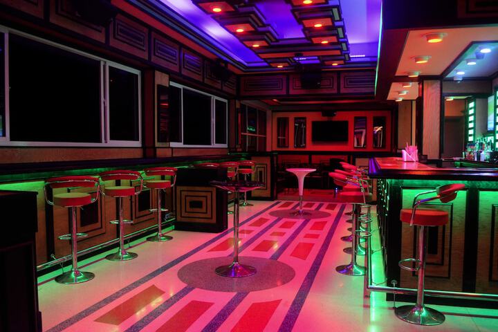 Lounge 47 of 75