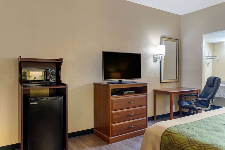 1 King Bed (2 of 7)
