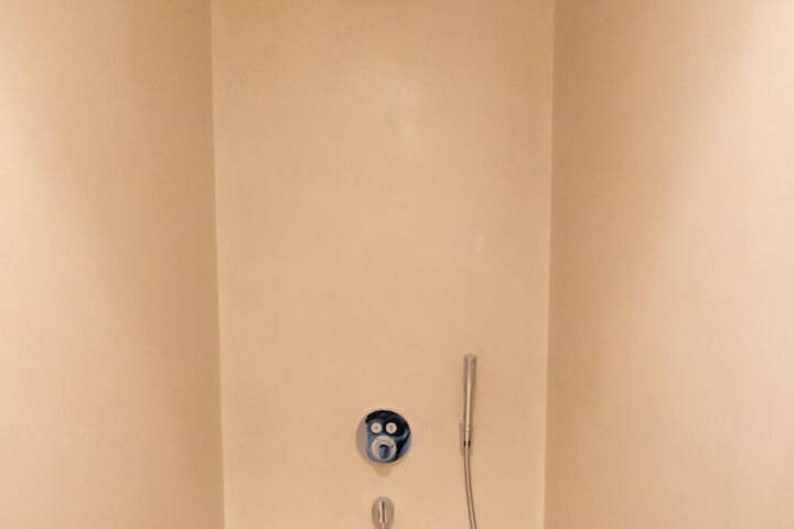 Room 30 of 53