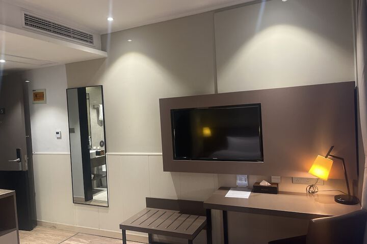 Room 32 of 41