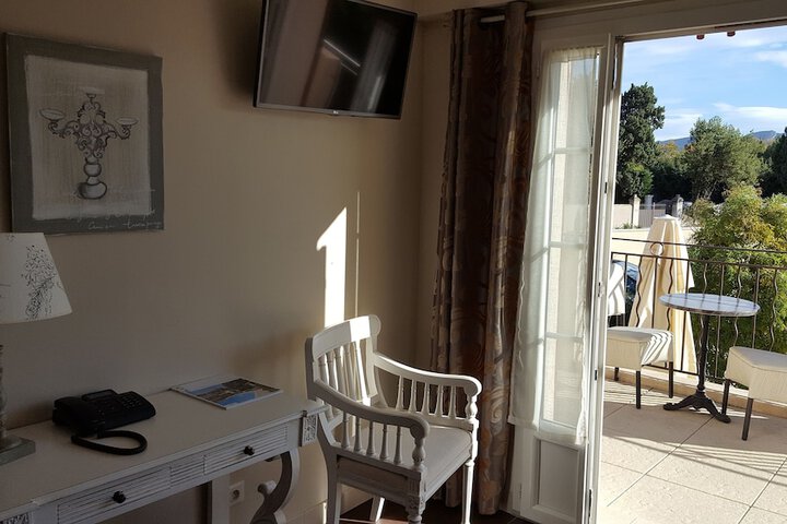 Room 3 of 34
