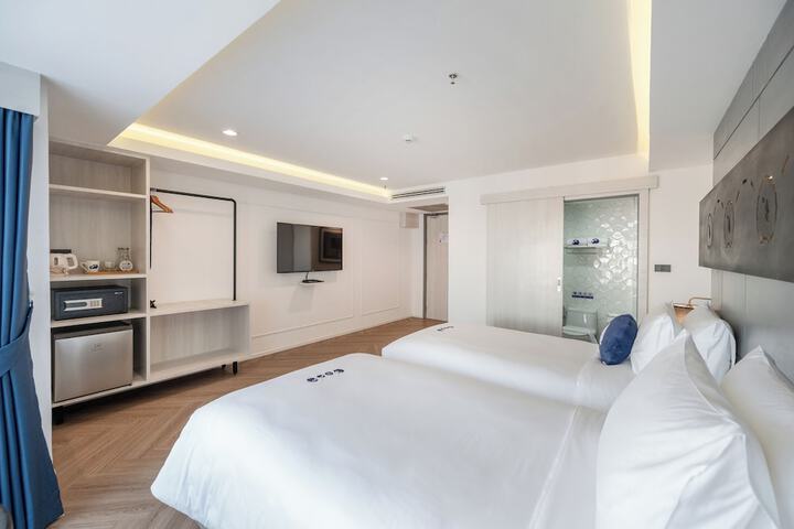 Room 9 of 39