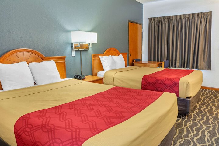 2 Queen Beds (4 of 9)