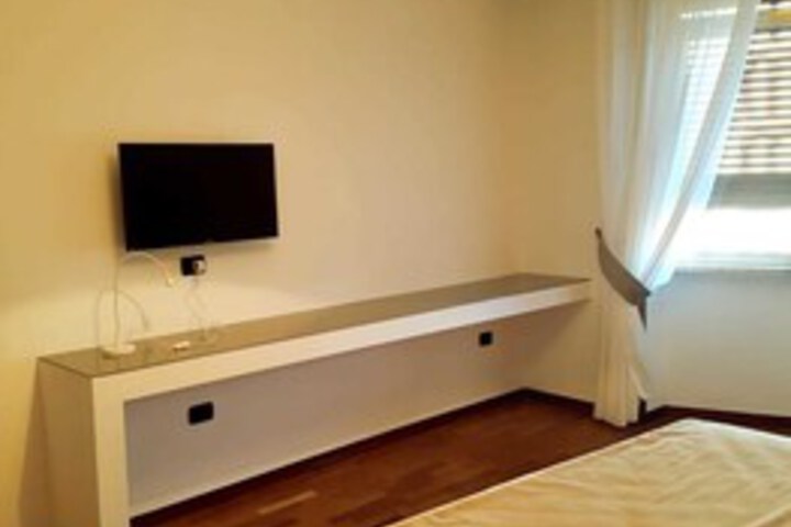 Room 32 of 44