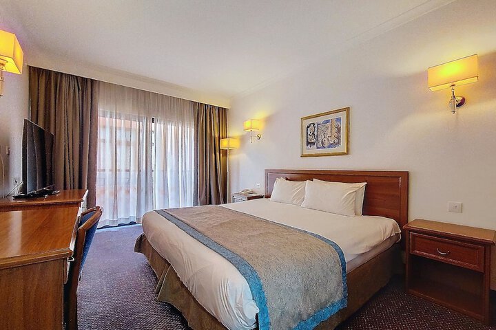 Room 45 of 148