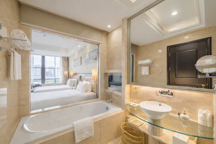 Room 20 of 53