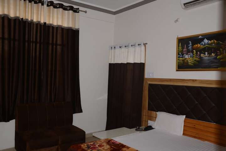 Room 3 of 12