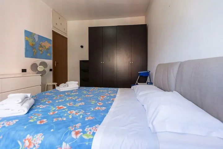 Room 6 of 15