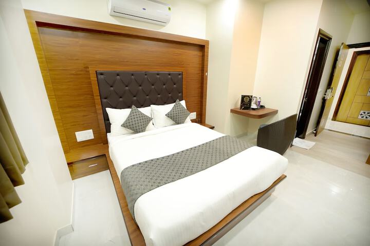 Room 7 of 19