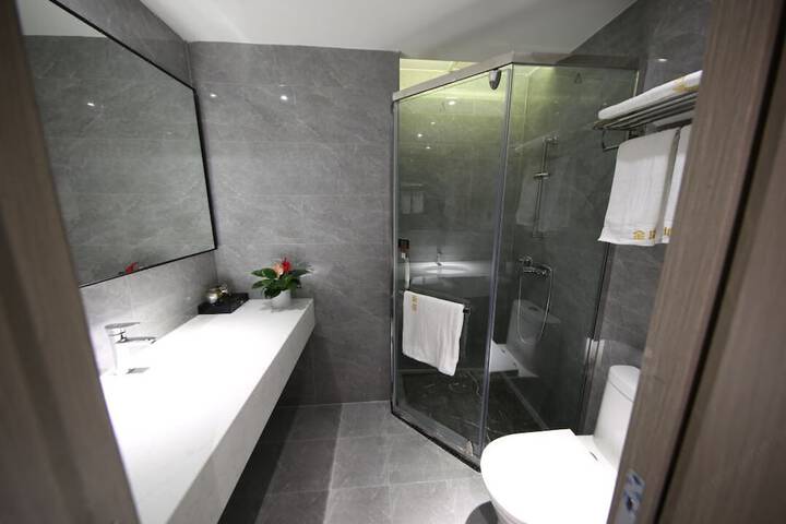 Room 14 of 18