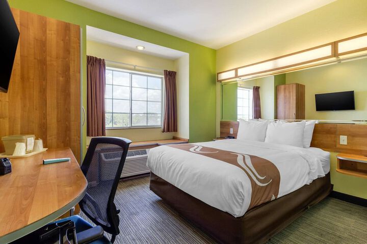 Queen Bed Accessible (33 of 34)