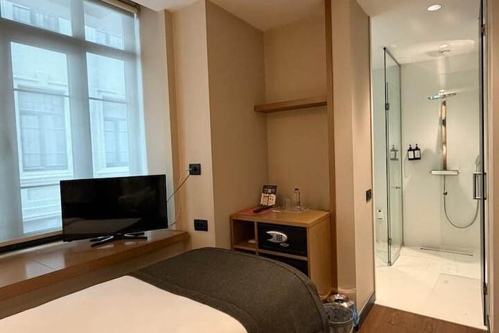 Room 43 of 97