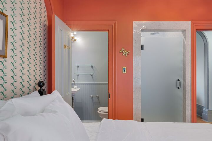 Room 15 of 22