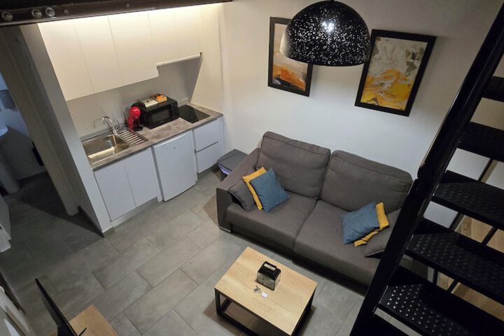 Room 47 of 86