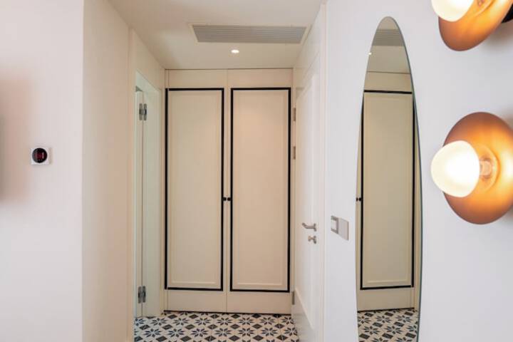 Room 5 of 128