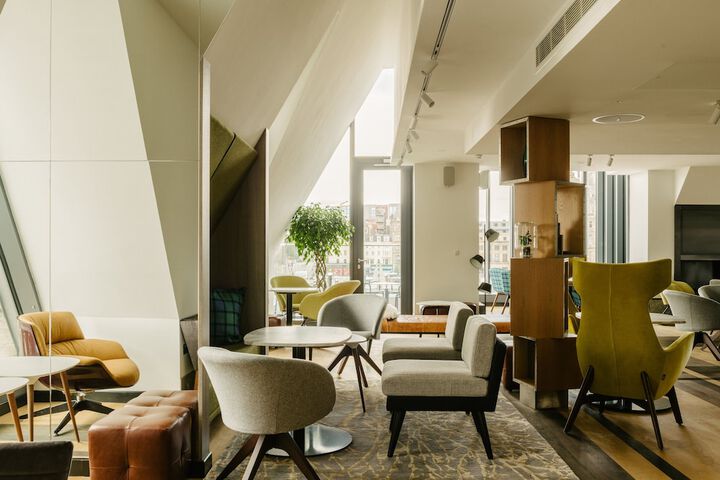 Lounge 60 of 68