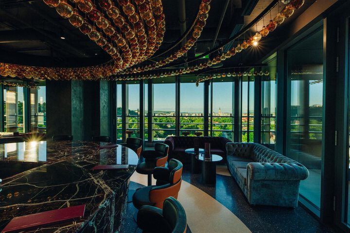 Lounge 116 of 166