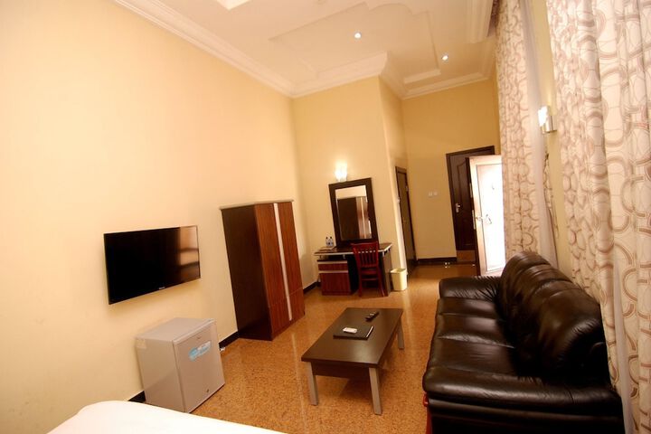 Room 32 of 99