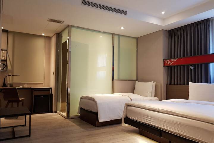 Room 21 of 43