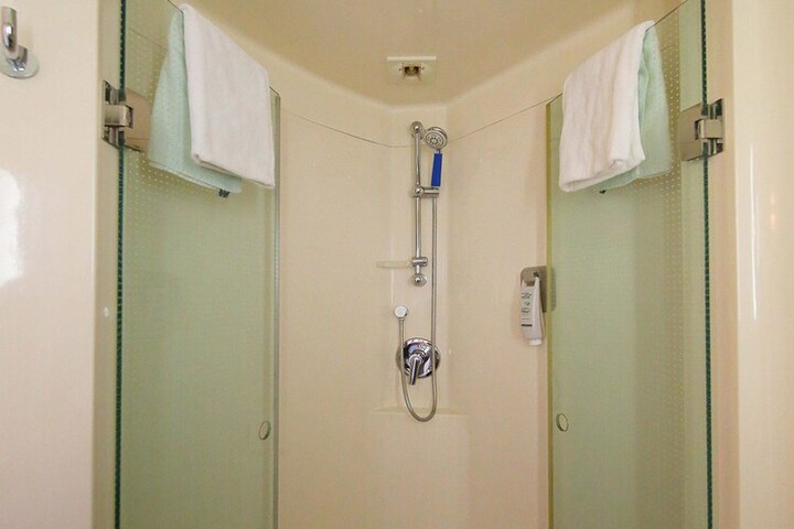 Room 26 of 70