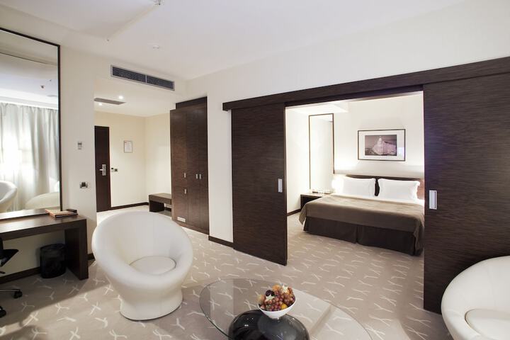 Room 12 of 34