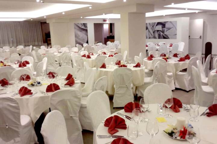 Ballroom/Hall 69 of 76