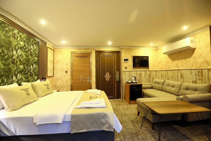 Room 34 of 170