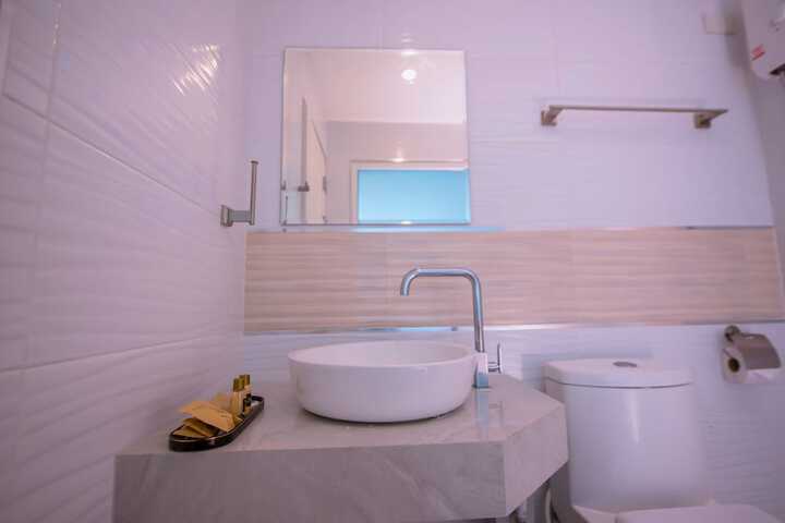 Room 9 of 33