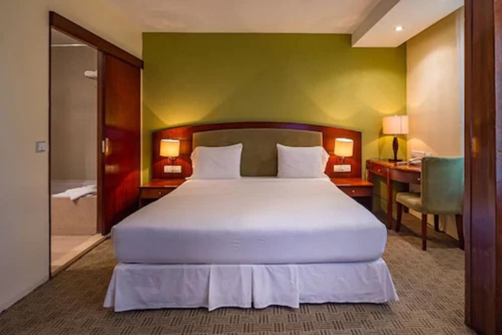 Room 18 of 60