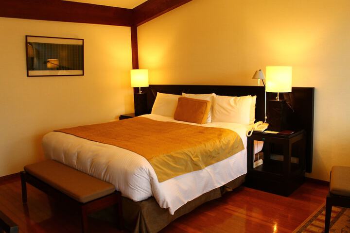 Room 5 of 103
