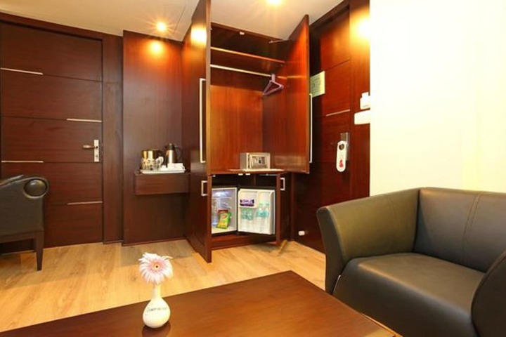Room 12 of 151