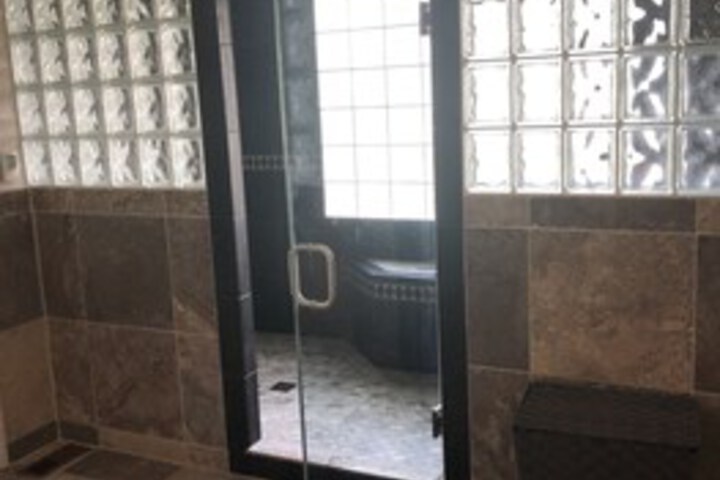 Room 4 of 38