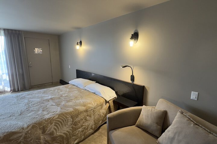 Room 25 of 80