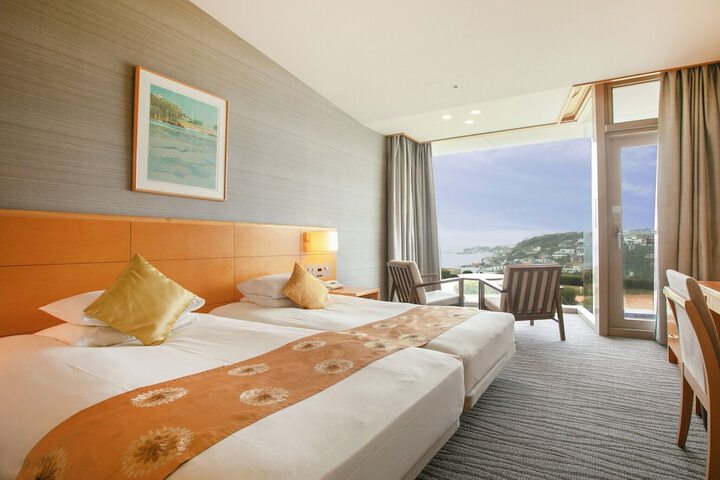 Room 3 of 93