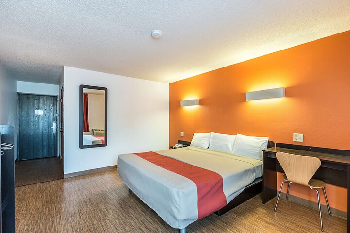 1 King Bed (8 of 13)