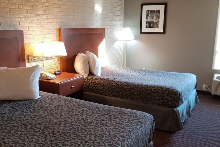 2 Double Beds (25 of 30)