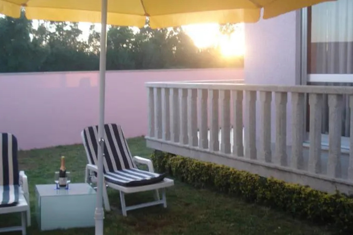 Terrace/Patio 3 of 8
