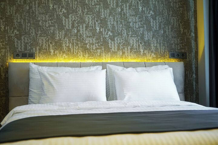 Room 5 of 94