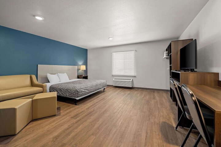 1 King Bed Suite Accessible (3 of 4)