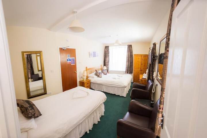 Room 16 of 33