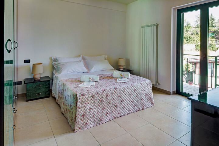 Room 2 of 39