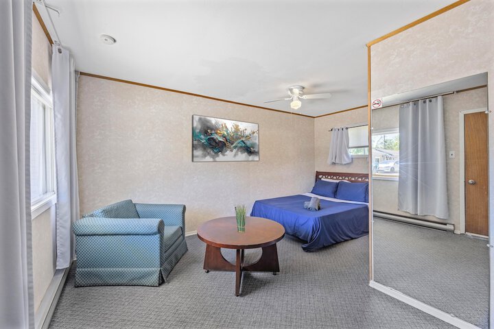 Room 4 of 17