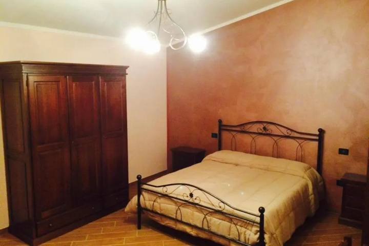 Room 6 of 9